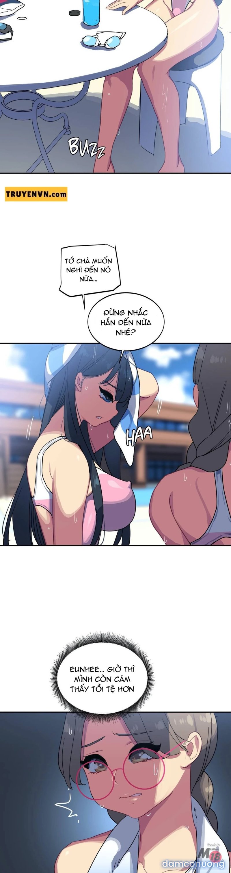 Chị Gái Sexy Ở Hồ Bơi 