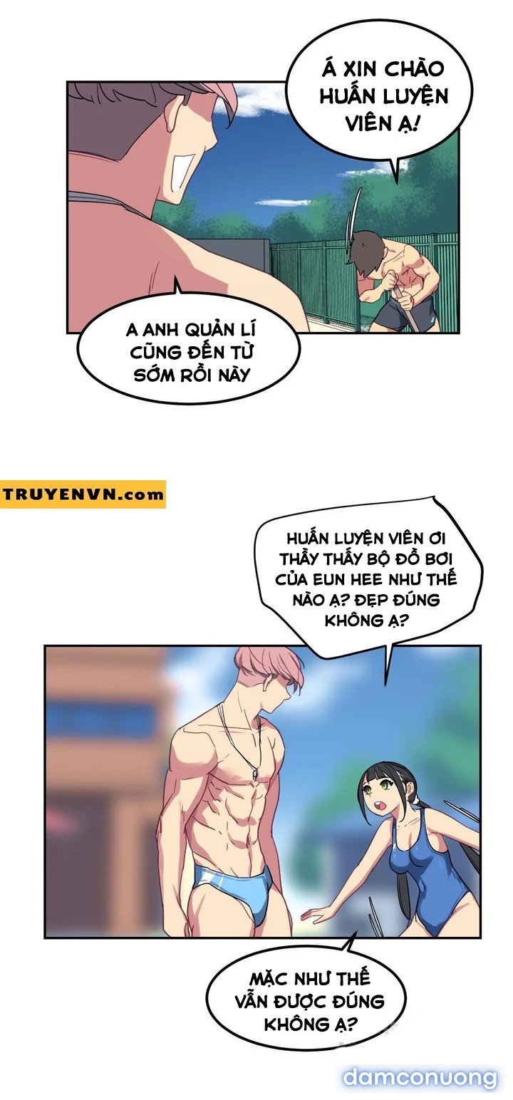 Chị Gái Sexy Ở Hồ Bơi 