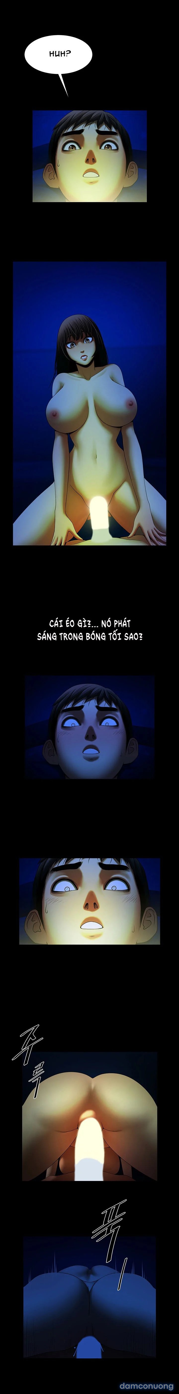 Có Người Phụ Nữ Sống Trong Phòng Của Tôi 