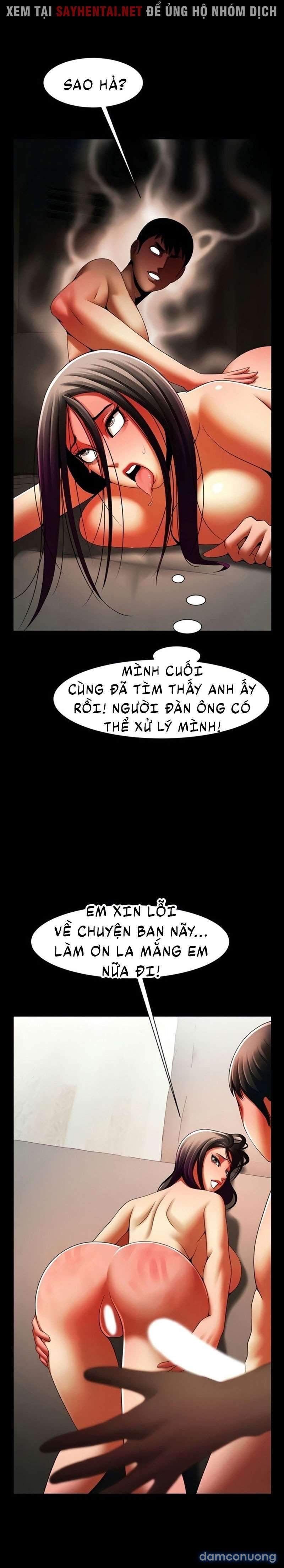 Có Người Phụ Nữ Sống Trong Phòng Của Tôi 